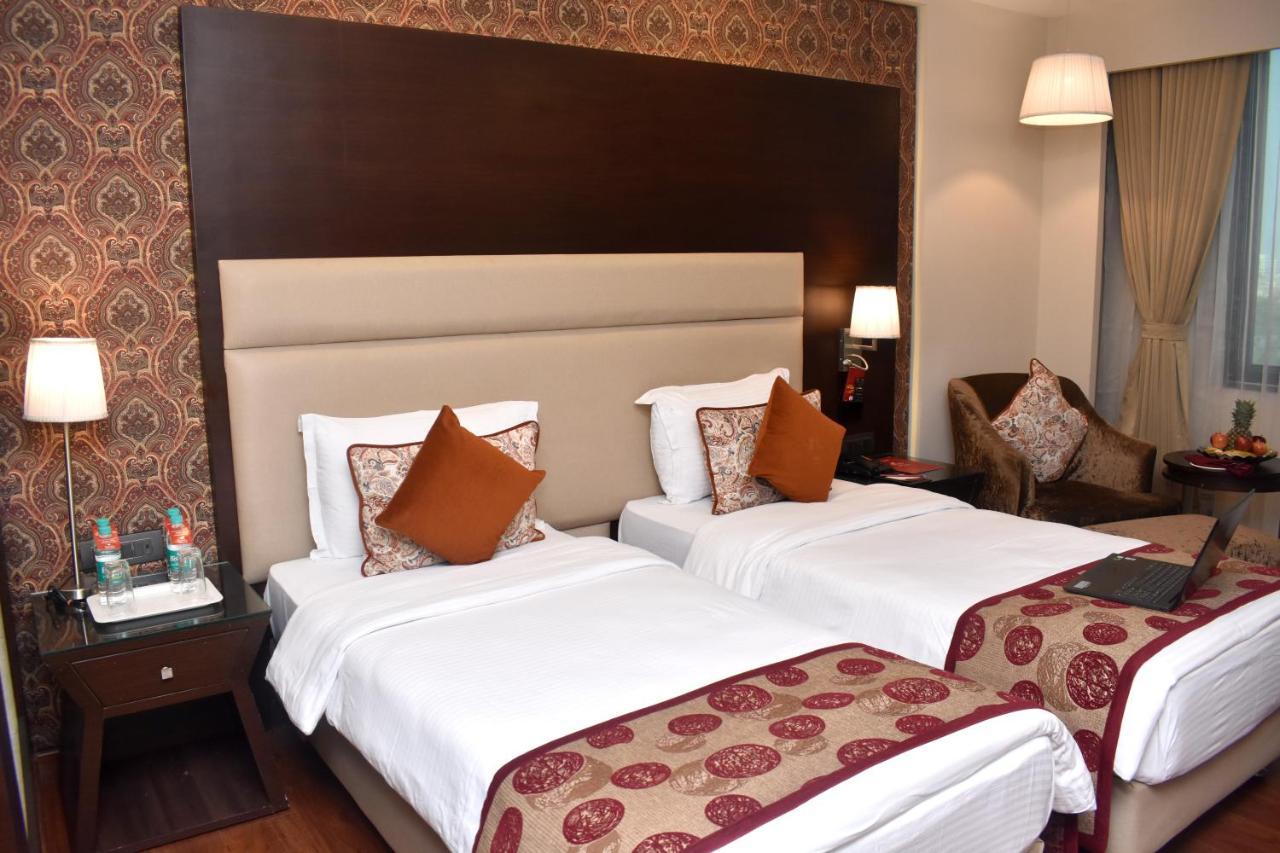 होटल Lords Plaza 3*