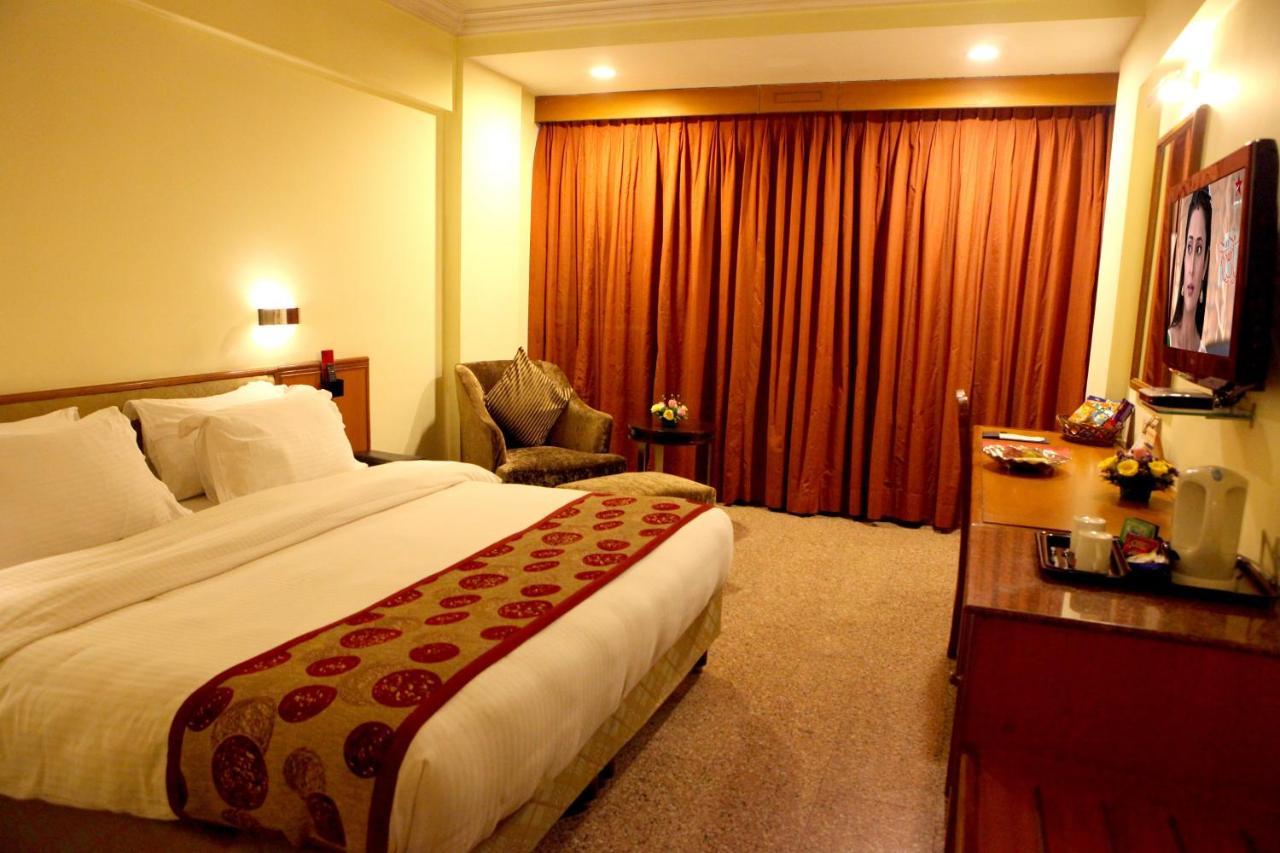 होटल Lords Plaza 3*