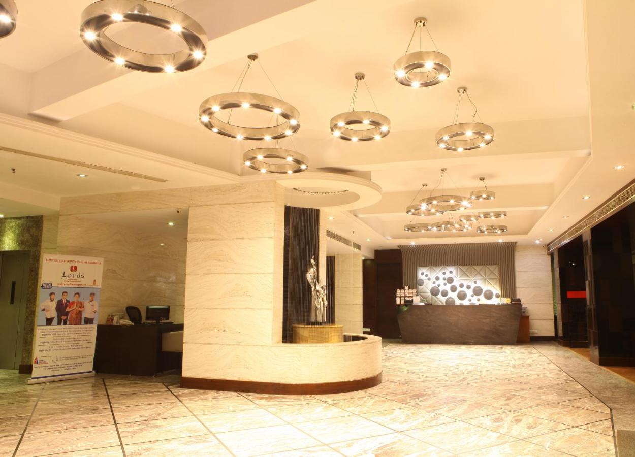 Lords Plaza होटल