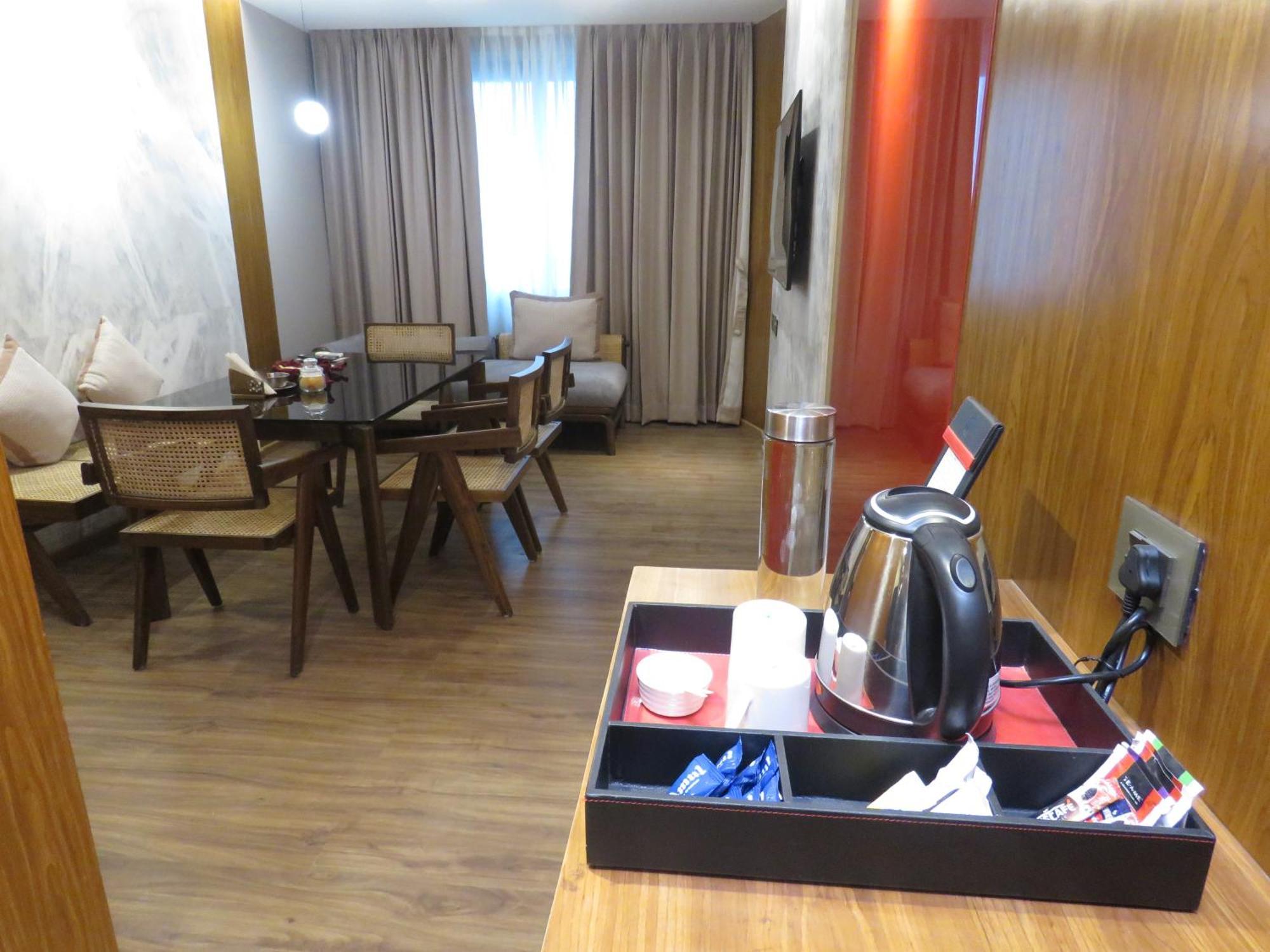 होटल Lords Plaza 3*