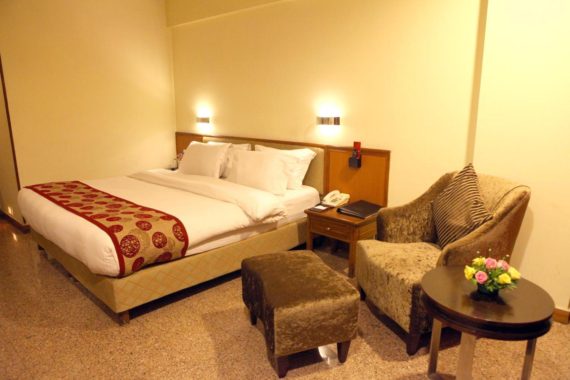 होटल Lords Plaza 3*